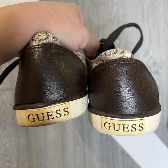 S38. Guess women Sneaker With Guess Logo Design 9M - Picture 6 of 6